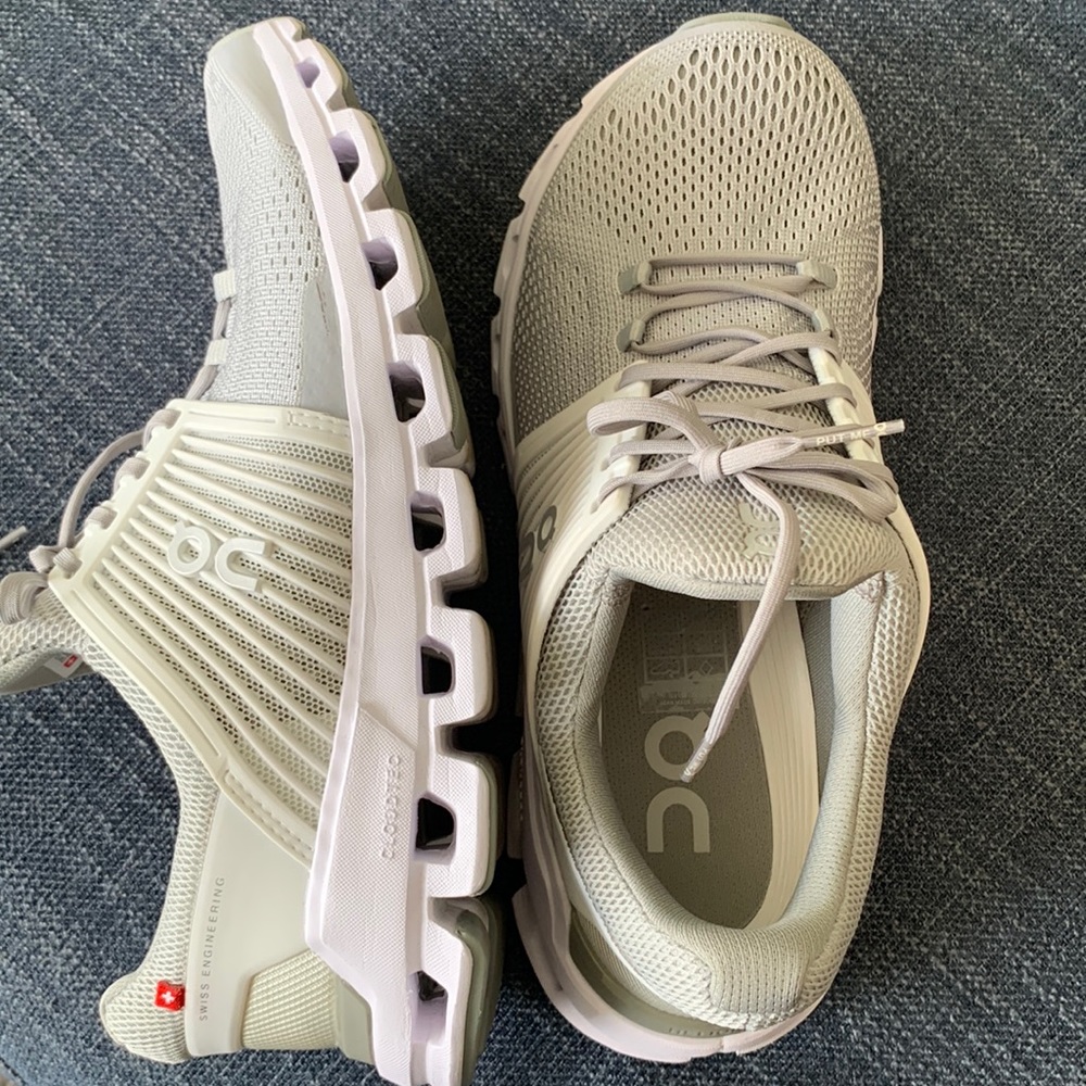 Cloudswift gray sneakers